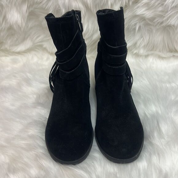 Koolaburra by UGG Women's Kenz Black Suede Tassel Ankle Boots, Size 9 D23 - Picture 6 of 12